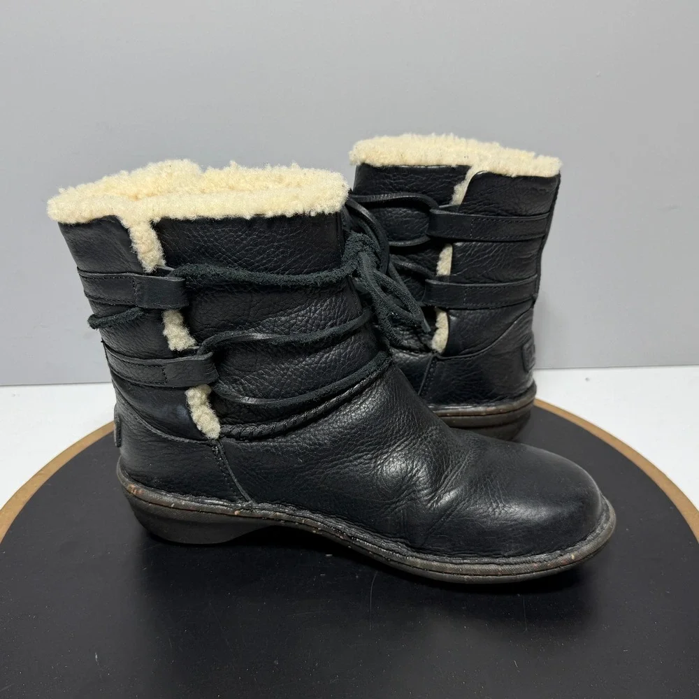 UGG Australia Mini Boots Women 7 Black Leather Shearling Lined‎ Cozy Casual